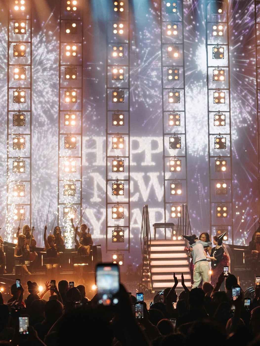 Nothing like ringing in 2026 with my coconuts on stage and being surrounded by the people that I (1)