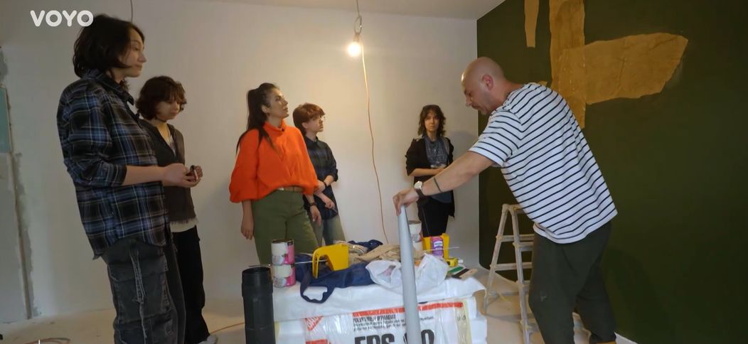Prietenele Darianei vin pe șantier și dau o mână de ajutor arhitecților. Alex Gavrilescu face echipă cu ele, pentru pictarea camerei acesteia „Cum să nu fie plăcut să lucrezi cu viitorii artiști” (6)