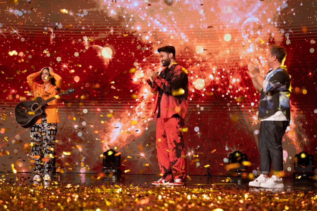 Iulia Vîlceanu - golden buzz Pavel și Smiley (29)