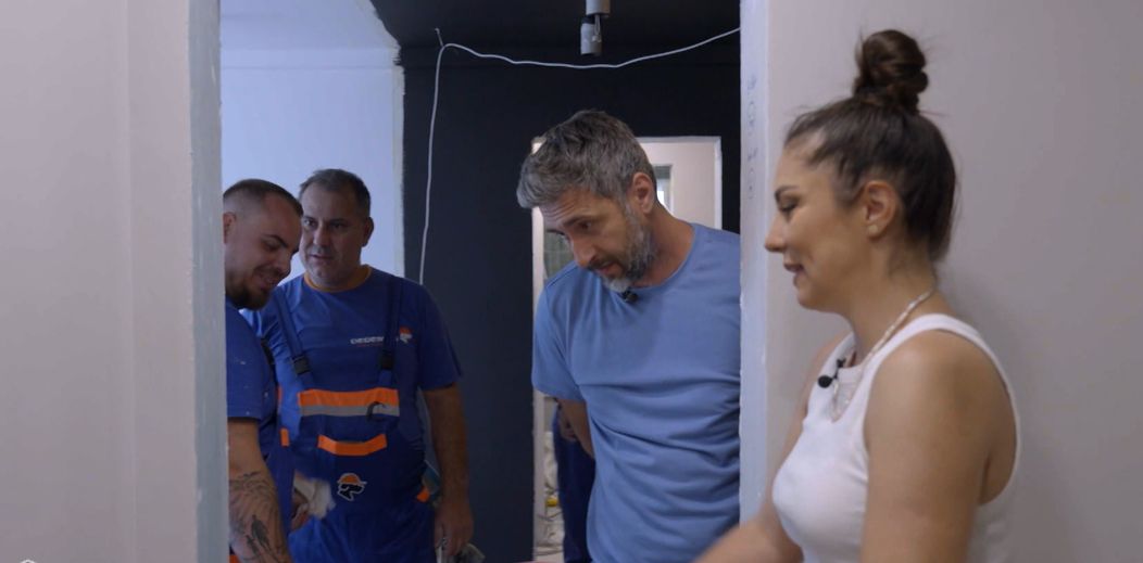 Cristina Joia vrea să respecte dorința familiei Covaci și decide să păstreze găurile făcute în perete de câine. Proiectul special al lui Omid se lacă cu repercursiuni „Mă dor ochii”  (2)