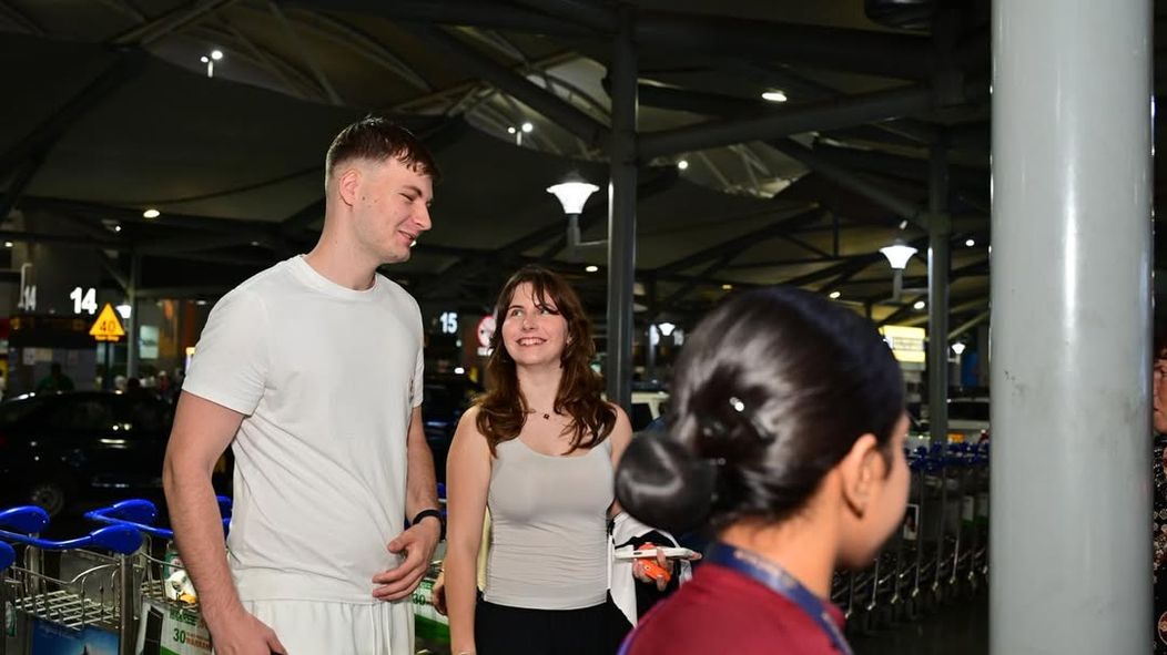 ✨ A heartwarming reunion in Delhi! 🤗Nicolle was all smiles as she welcomed her grandparents and cousin at the airport, fresh off their flight from Romania 🇷🇴✈️🇮🇳.After months apart, the hugs were tig (3)