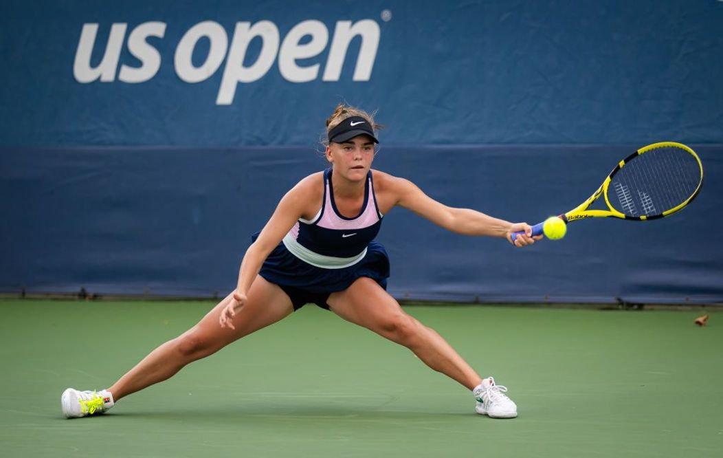 Sara Bejlek face o paradă în timpul unei partide susținute la US Open 2022