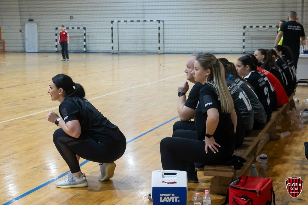 We are fighters   And with that, 2024 comes to an end. Thank you all for attending 🫡  @cristinavlasa #handball #handballcoach #womanhandball #womancoach #kezilabda #balomano #handballteam #handballpassio (4)
