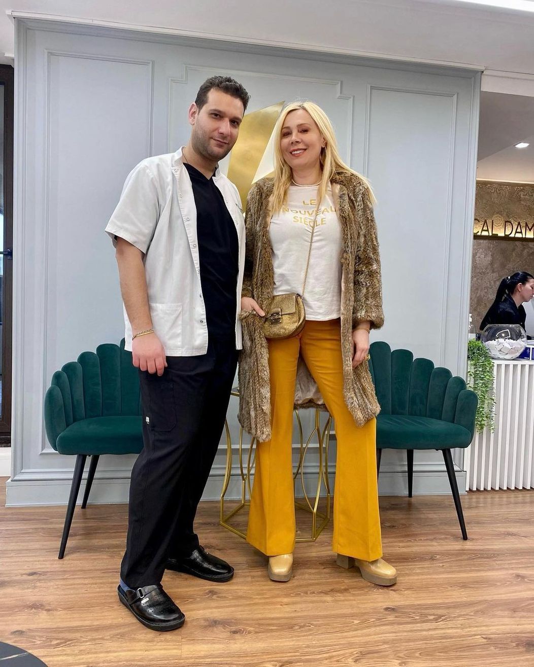 Dana Săvuică în spital, pentru operație micșorare sâni 