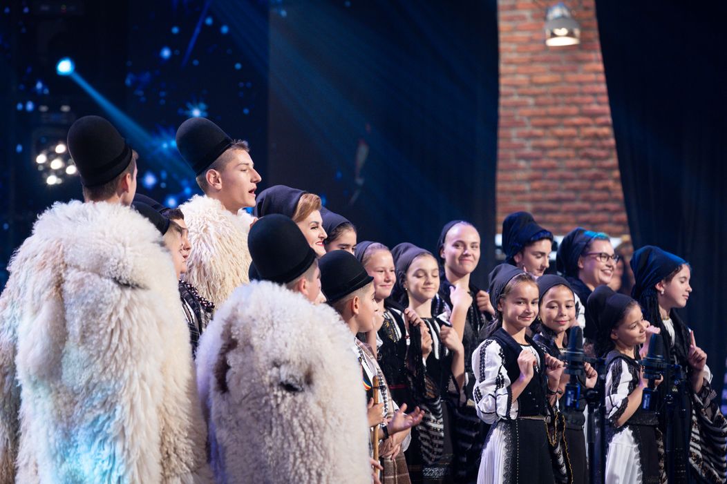 Grup vocal folcloric Nedeia (5)