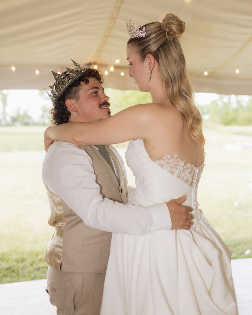 dropped-during-wedding6-7926-f7048761b9144c9c87f4818dc884b034