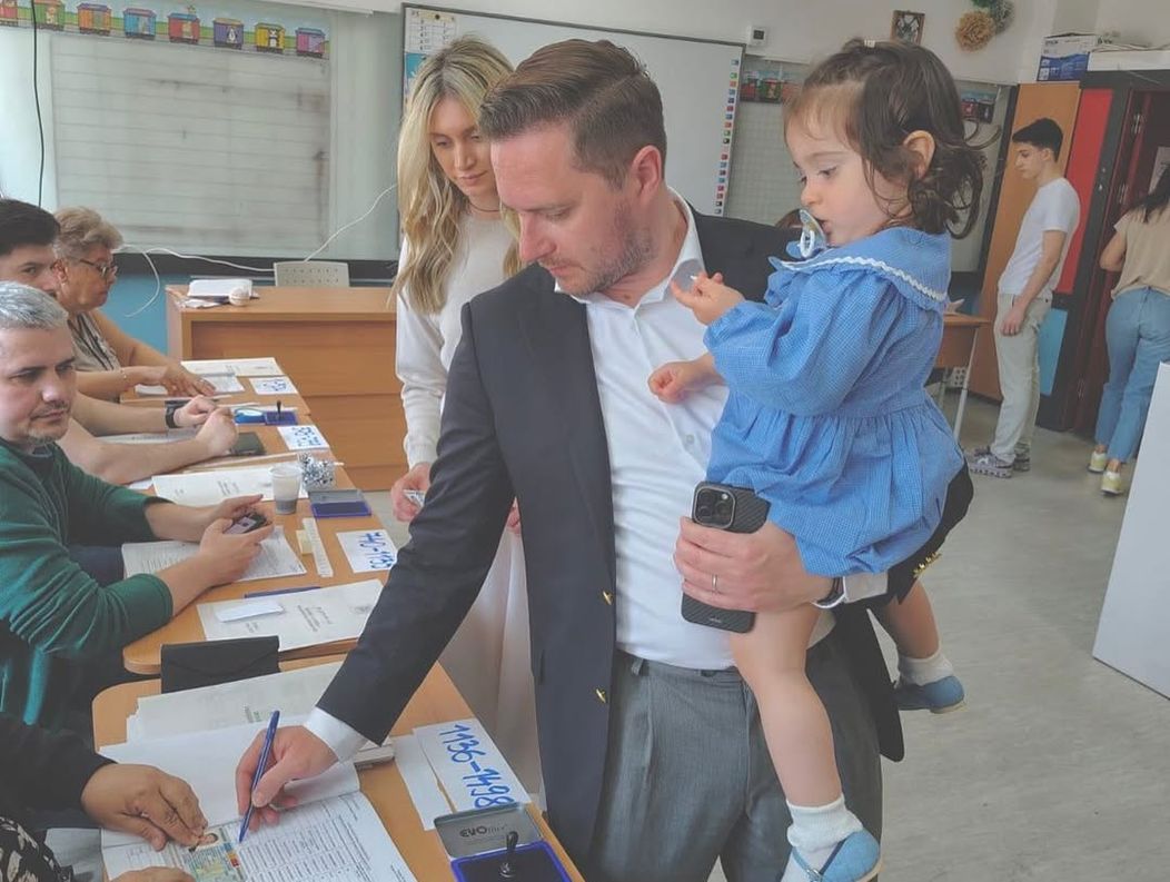 Am ales pentru România înainte. Toți românii au de ales astăzi între România occidentală, care merge înainte, sau România izolatǎ. Fiecare vot contează!