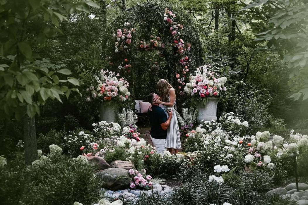 Your English teacher and your gym teacher are getting married 🧨