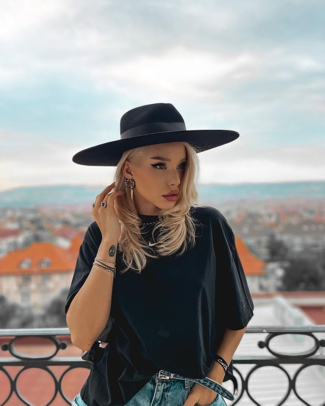 Carmen Grebenișan participă la SURVIVOR România 2023, în echipa Faimoșilor! 
