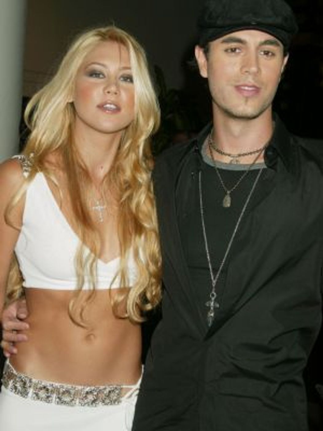 s-au-impacat-cum-au-fost-surprinsi-anna-kournikova-si-enrique-iglesias-in-timp-ce-ieseau-dintr-un-restaurant_3_size7