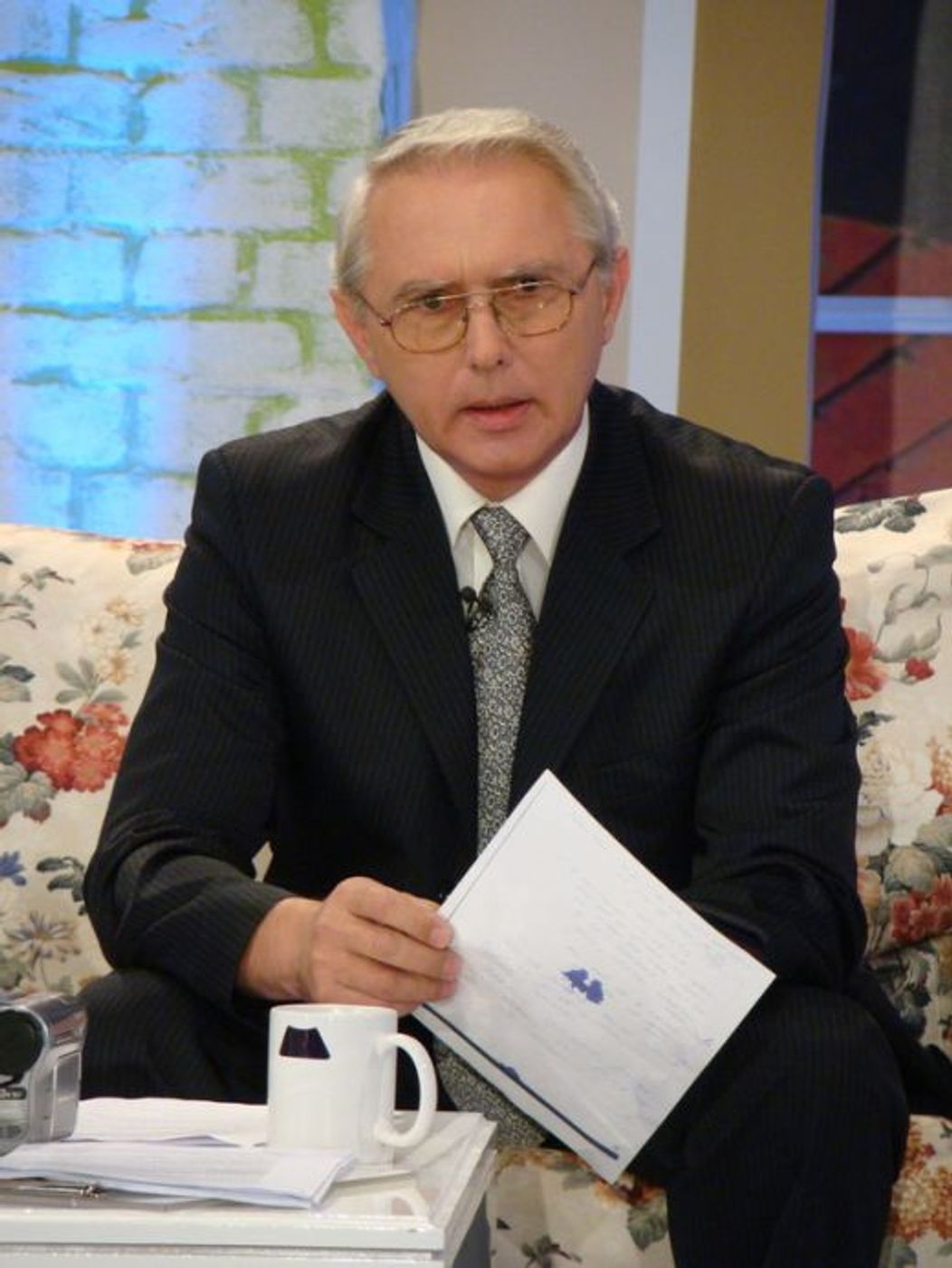 Despre sinuciderea Madalinei Manole
