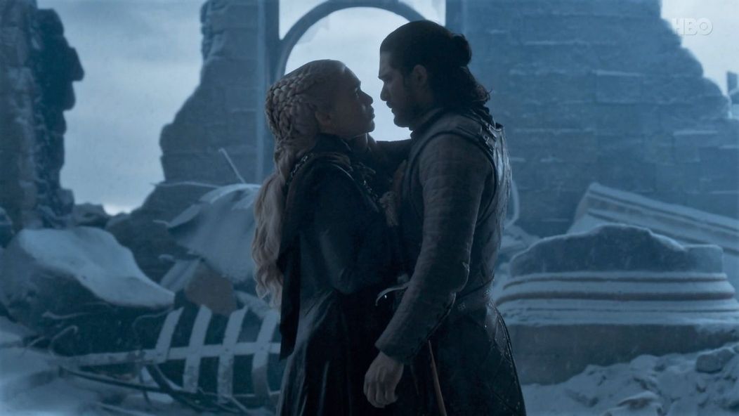 Jon Snow (Kit Harington) o ucide pe Daenerys Targaryen (Emilia Clarke)