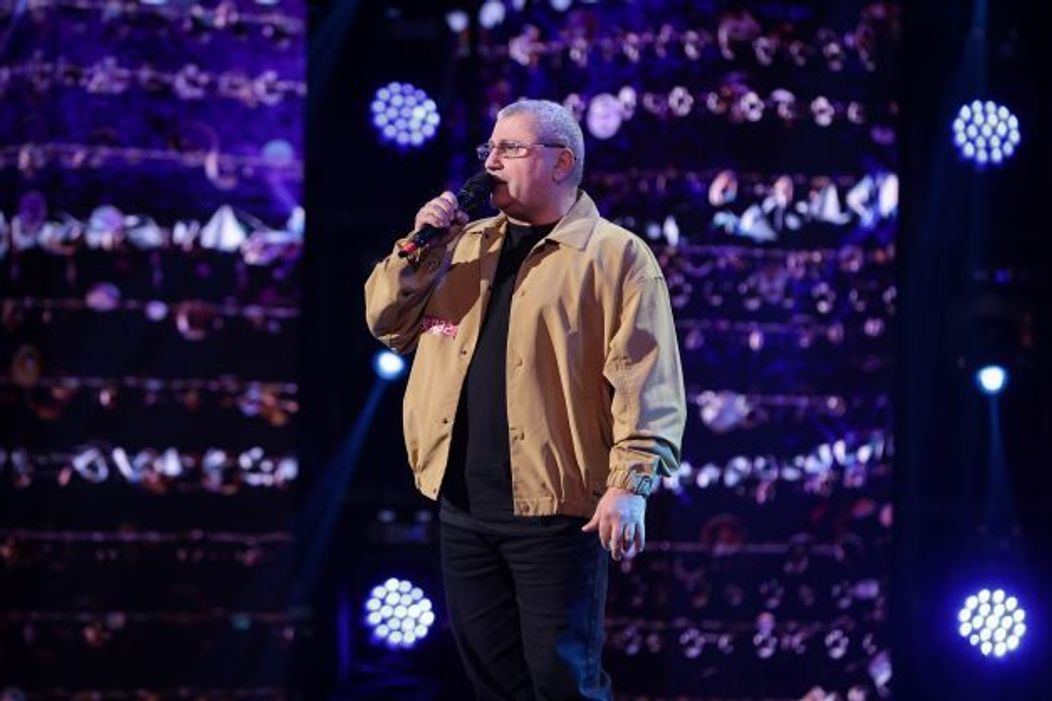 Valeriu Adam la Romanii au talent a cantat „O fată ca ea” de la Direcția 5