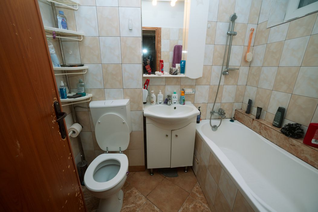 Visuri la Cheie, 15 aprilie 2026. Cum arată apartamentul în care locuiește Dani. Camera în care dormea tatăl lui îi stârnește multe amintiri dureroase și a fost transformată în depozit „E greu să intre acol (5)