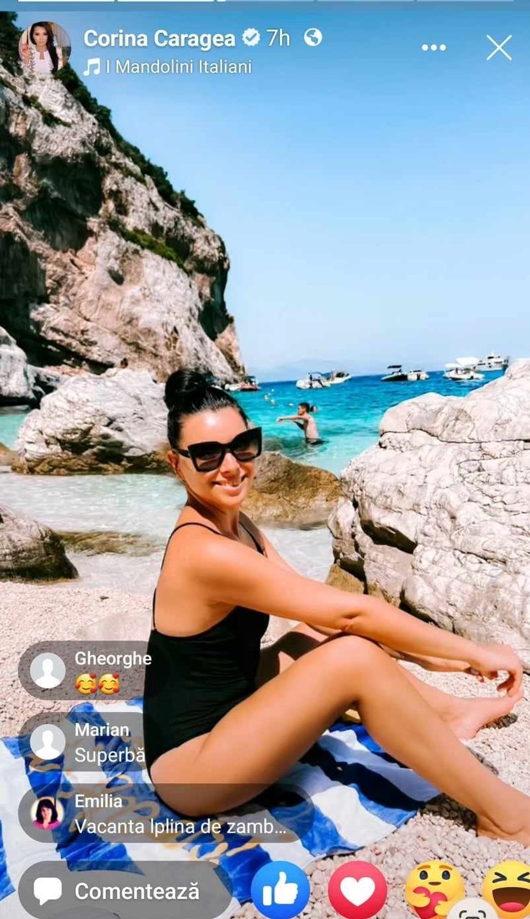 Corina Caragea în costum de baie, Sardinia, august 2023