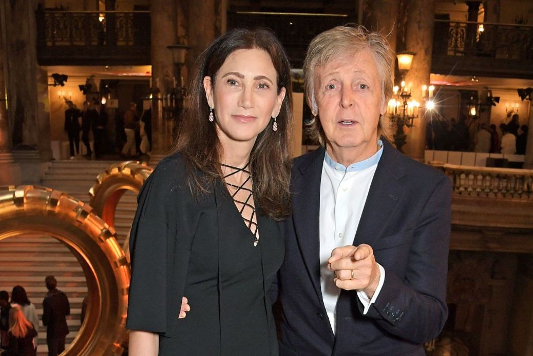 Nancy Shevell, soția lui Paul McCartney, senzația plajei în pandemie la 61 de ani