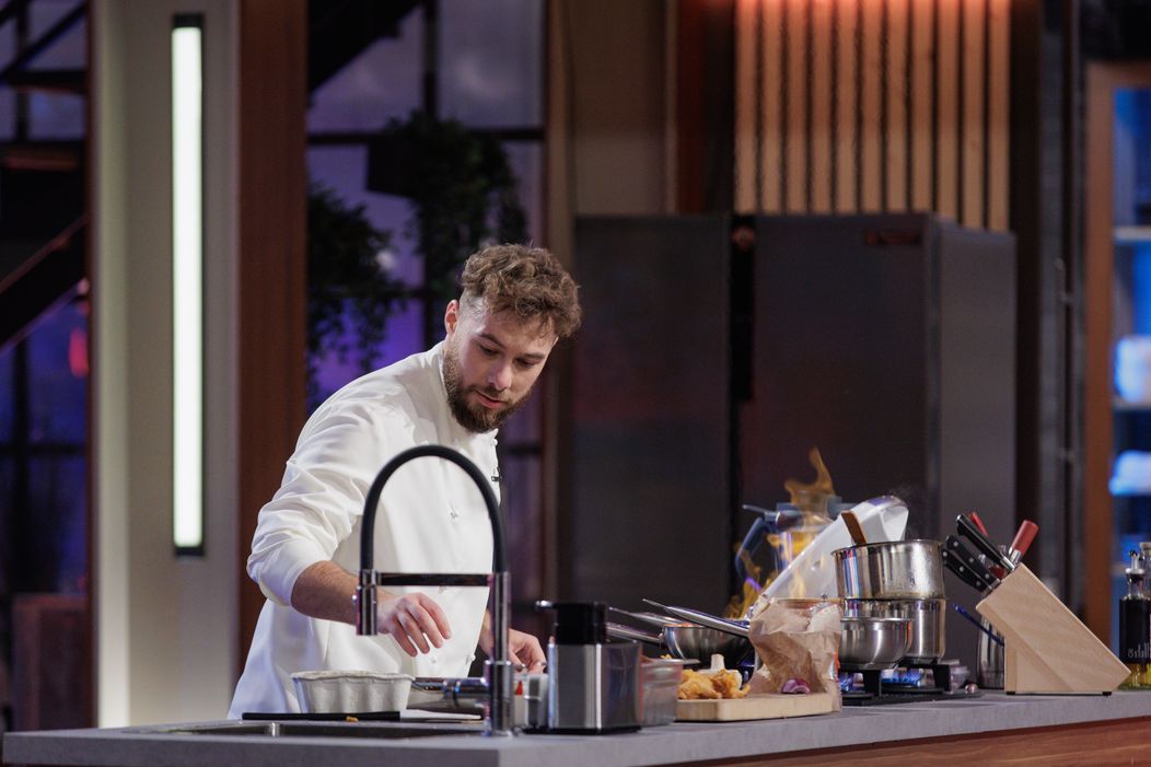 Finala MasterChef, 11 decembrie 2024. Prima probă a finalei a început. Georgiana, Sebi și Gabriel trebuie să pregătească aperitive spectaculoase „Vreau să fie foarte greu să decid. Așa vreau să f (9)