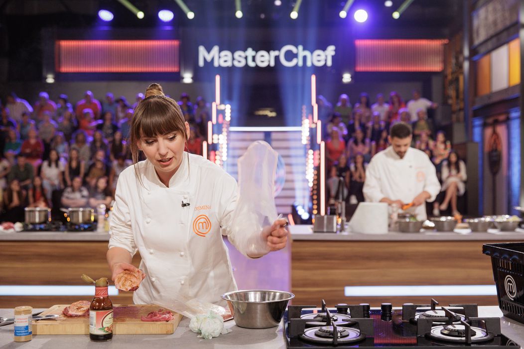 Finala MasterChef România, 16 decembrie 2025. Proba felului principal le-a dat mari bătăi de cap concurenților. Preparatul lui Florentin Drăgoiu le-a atras încă din prima clipă atenția chefilor,  (6)