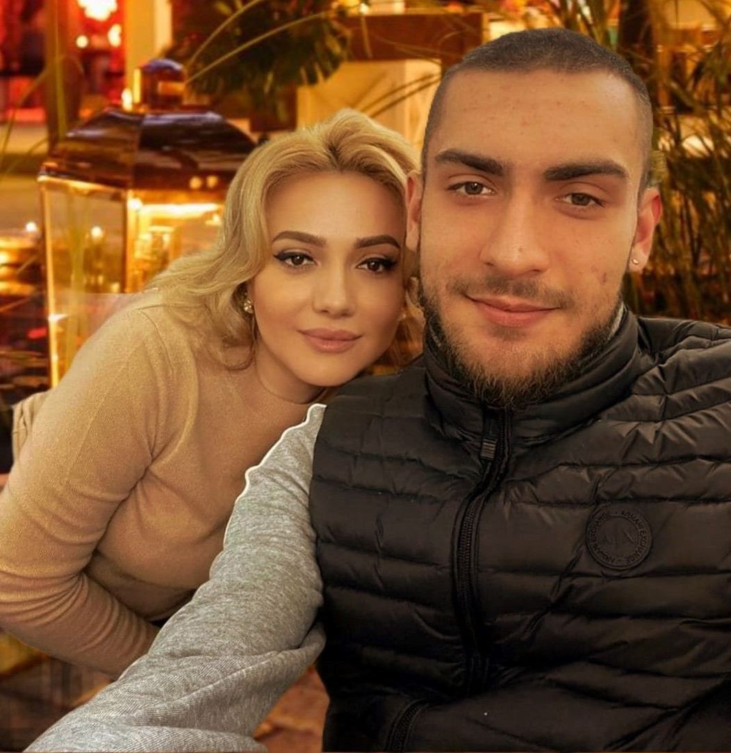 Adriana Ochișanu și fiul ei Cristi 