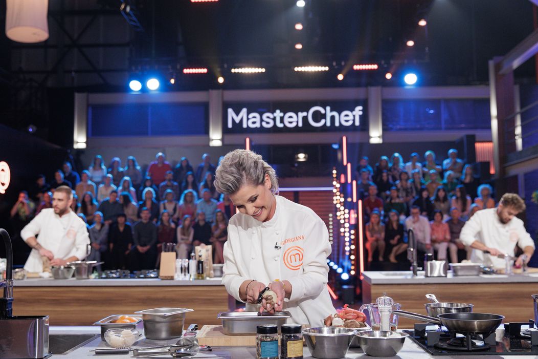 Finala MasterChef, 11 decembrie 2024. Prima probă a finalei a început. Georgiana, Sebi și Gabriel trebuie să pregătească aperitive spectaculoase „Vreau să fie foarte greu să decid. Așa vreau să f (7)