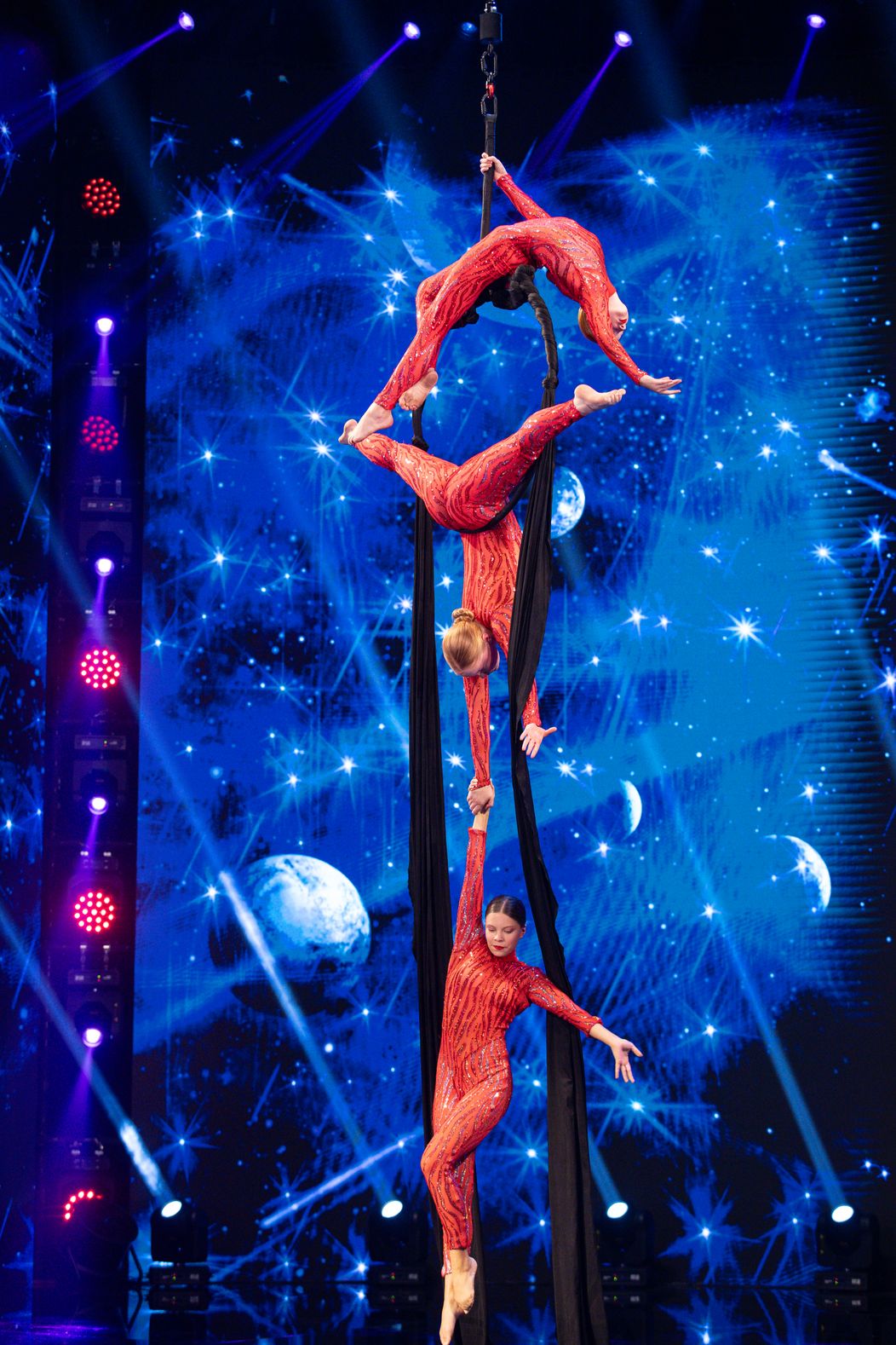 Aerial Sisters (8)