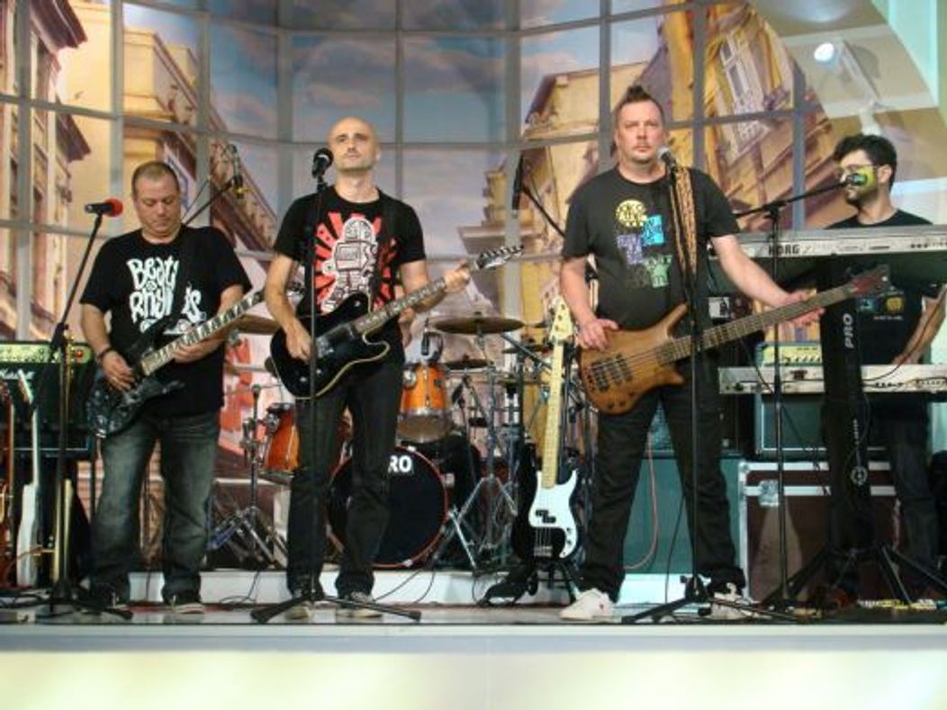 Voltaj