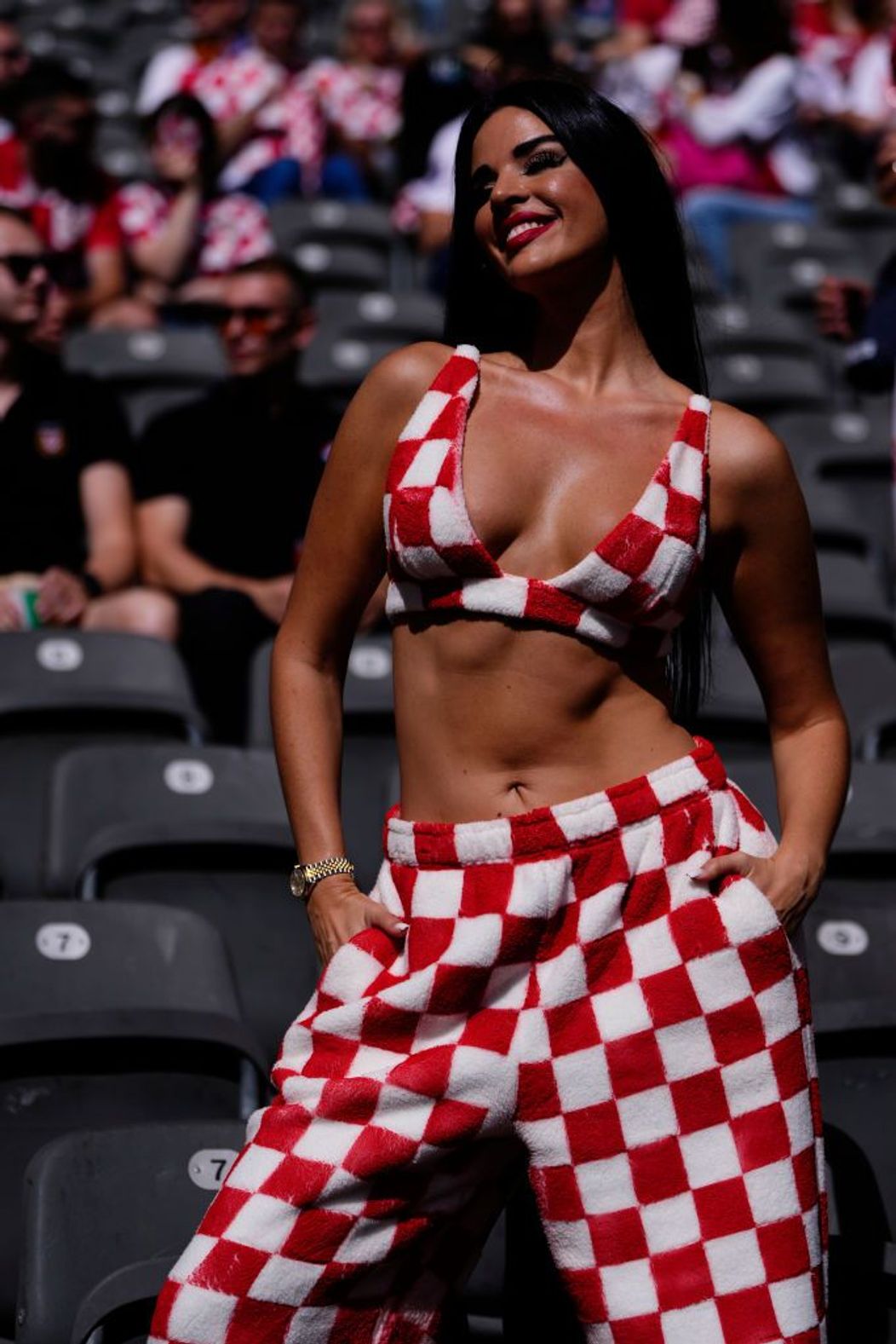Ivana Knoll (20)