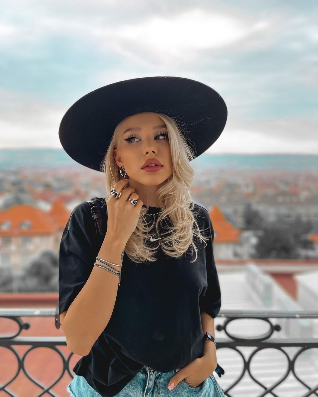 Carmen Grebenișan participă la SURVIVOR România 2023, în echipa Faimoșilor! 

