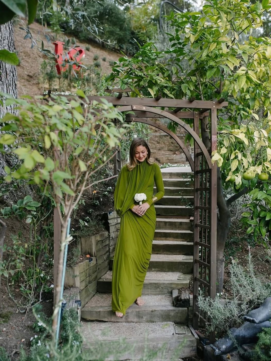 love story in every detail.Alana Hadid’s wedding brought together the Hadid family in the most b (3)