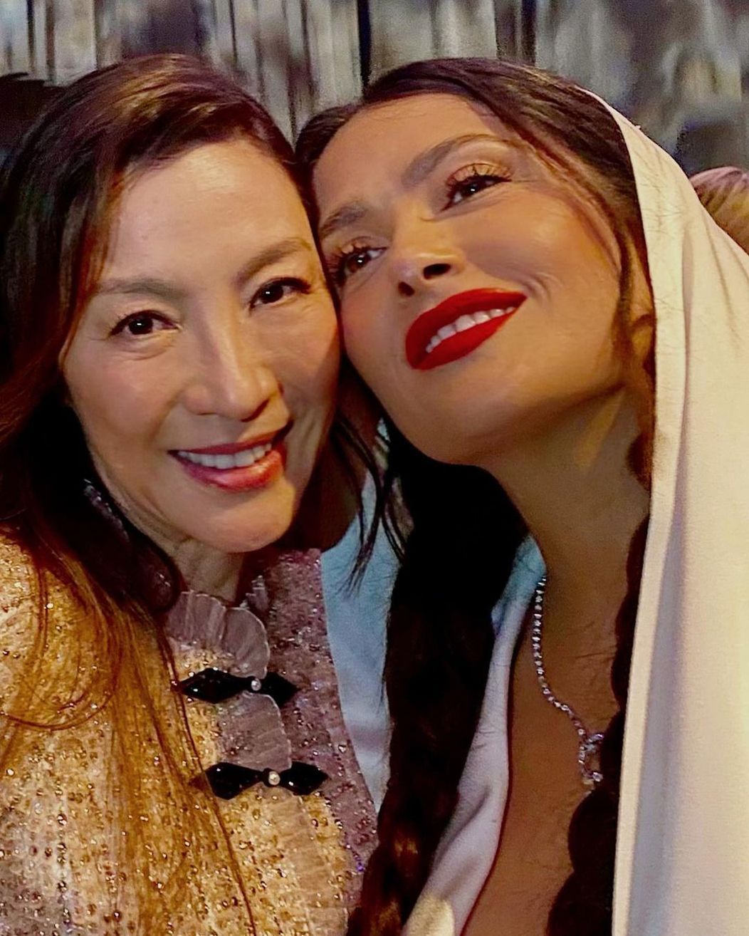 Salma Hayek și  Michelle Yeoh