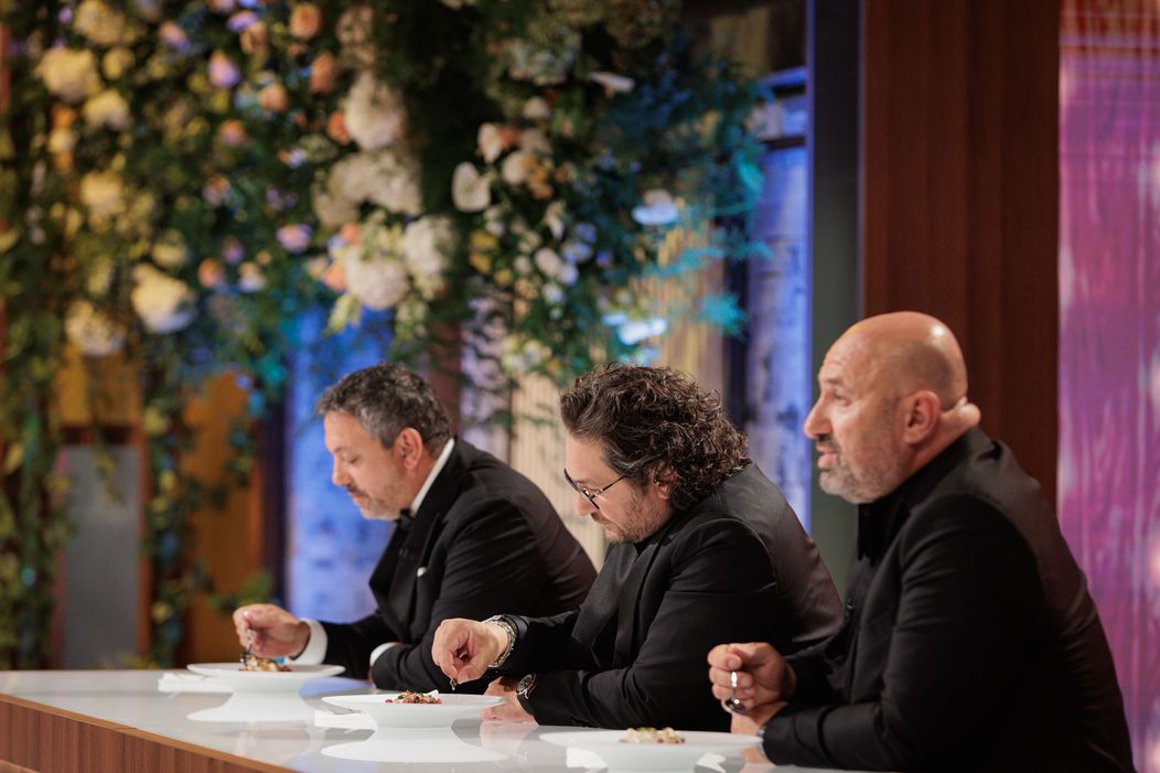 Finala MasterChef România, 16 decembrie 2025. Începe ultima degustare a sezonului. Cosmina Boboc, Florentin Drăgoiu și Ștefan Măchiță, ultima șansă de a-i impresiona pe cei trei chefi „Nu am înțe (7)