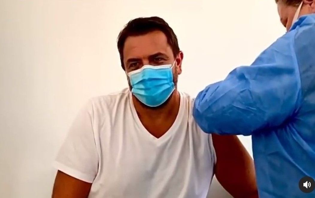 Horia Brenciu s-a vaccinat anti-Covid și a stârnit controverse în mediul online. Reacția artistului