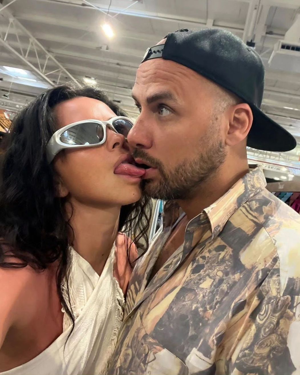 INNA si Deliric se saruta 