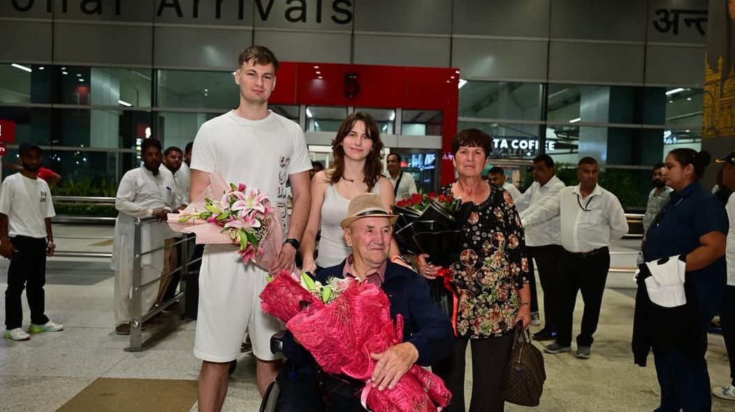 ✨ A heartwarming reunion in Delhi! 🤗Nicolle was all smiles as she welcomed her grandparents and cousin at the airport, fresh off their flight from Romania 🇷🇴✈️🇮🇳.After months apart, the hugs were tig (7)