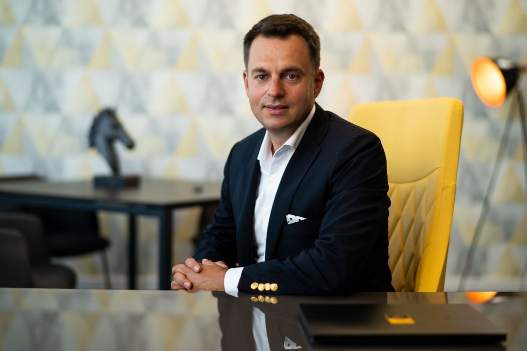  Șef sub acoperire, 21 noiembrie 2024. Alin Hustiu, CEO-ul Domino's Pizza România, devine Șef sub acoperire, în cadrul companiei pe care o conduce, de 12 ani „Vreau să văd atitudinea din te (7)