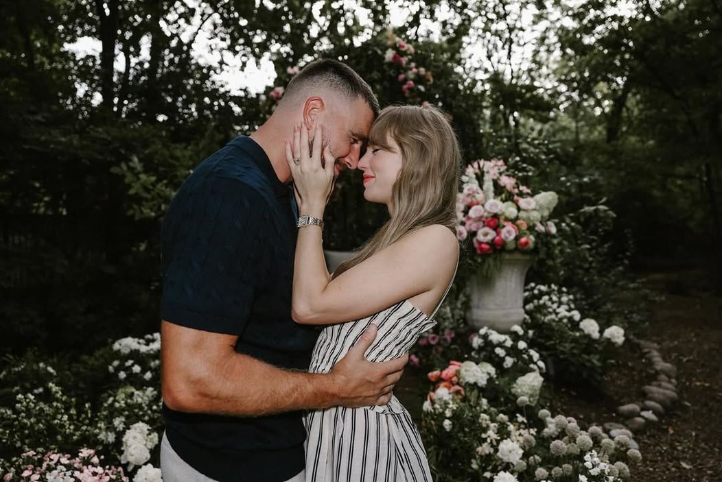 Your English teacher and your gym teacher are getting married 🧨 (1)