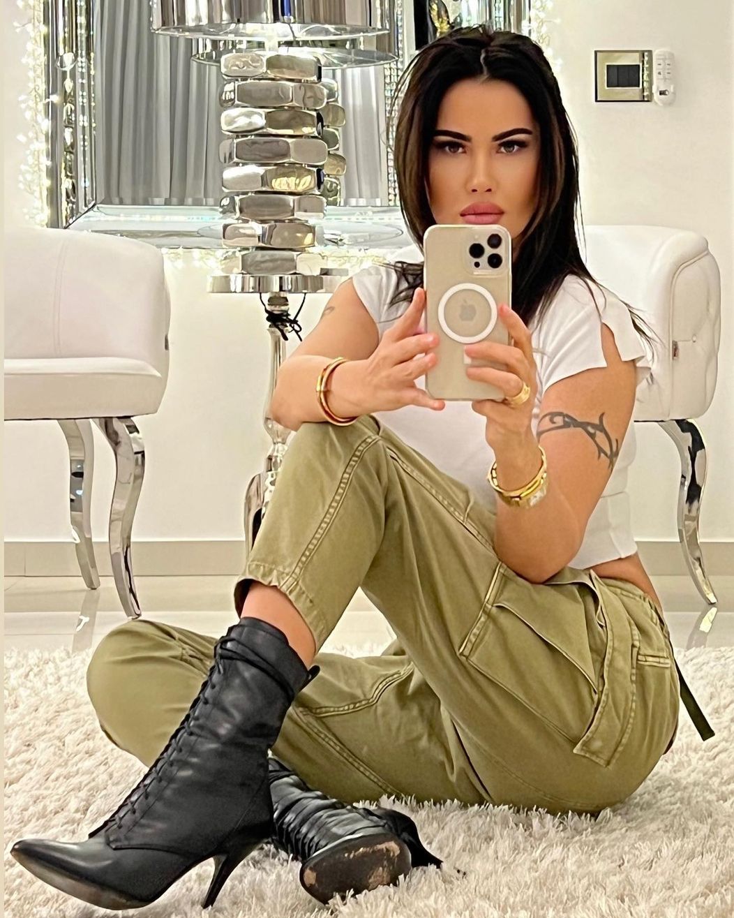 Oana Zavoranu 4