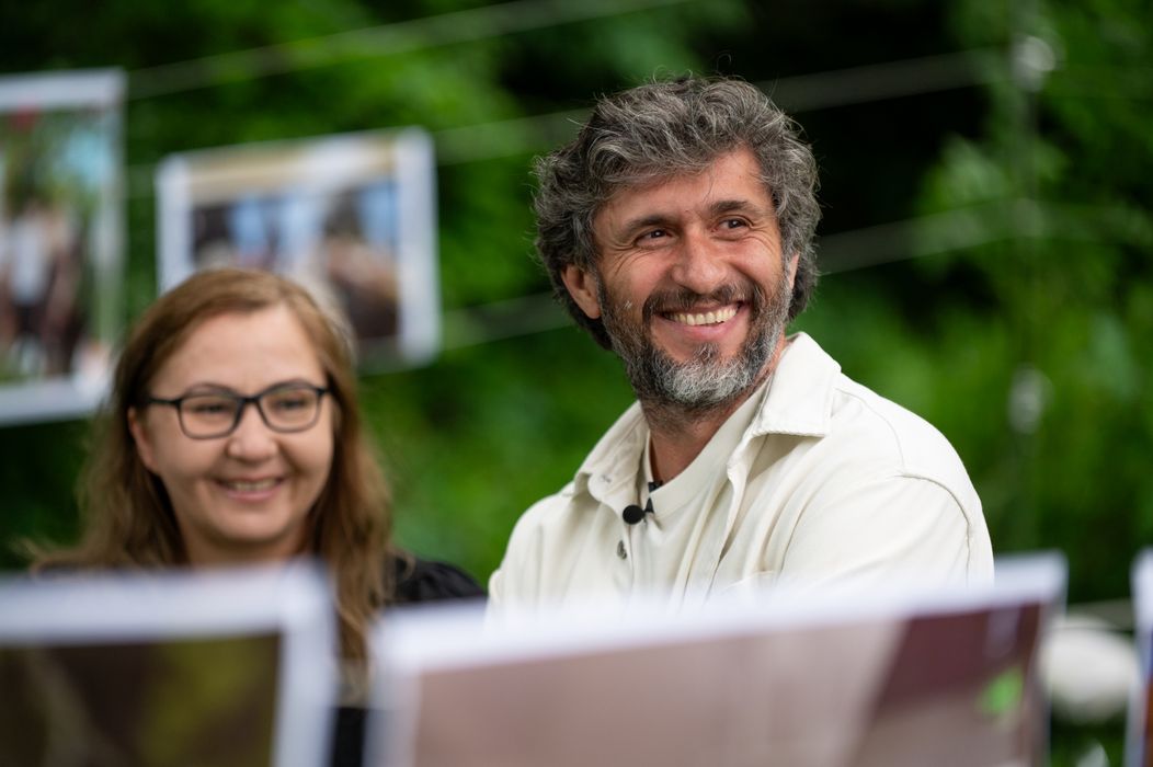 Titica și Dariana sunt surprinse cu o expoziție care se lasă cu lacrimi. Dragoș Bucur le prezintă, într-un mod un (17)