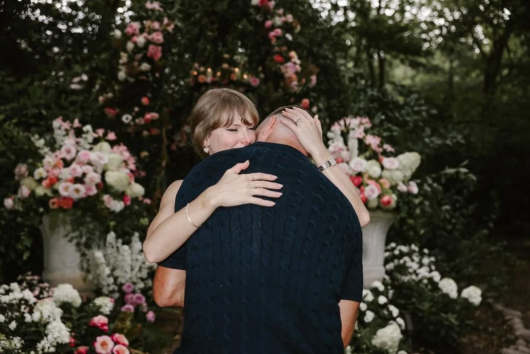 Your English teacher and your gym teacher are getting married 🧨 (3)