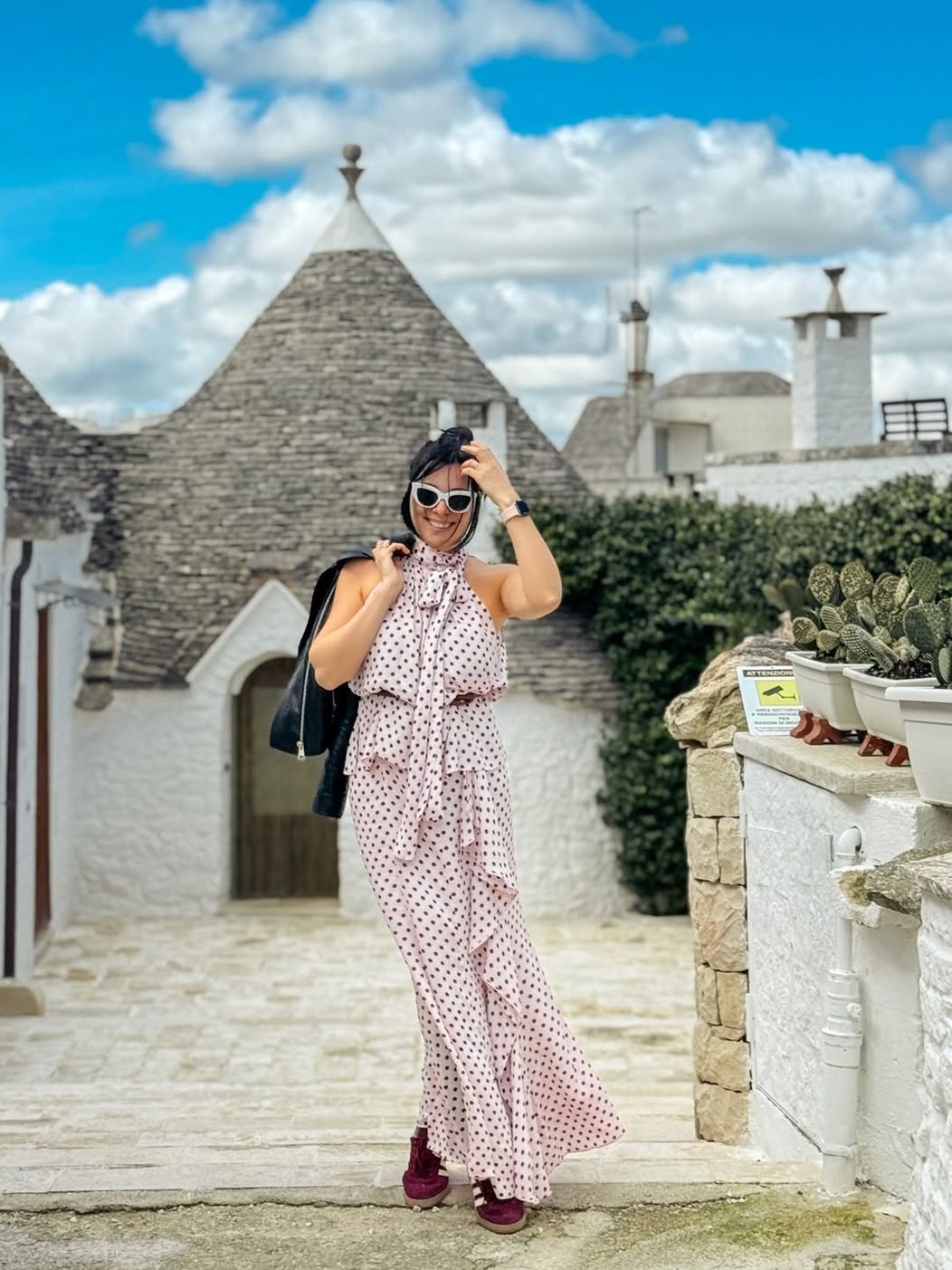 Am pășit într-o poveste😍 Acest loc e real!Alberobello nu e doar un loc, e o poveste albă, scris (1)