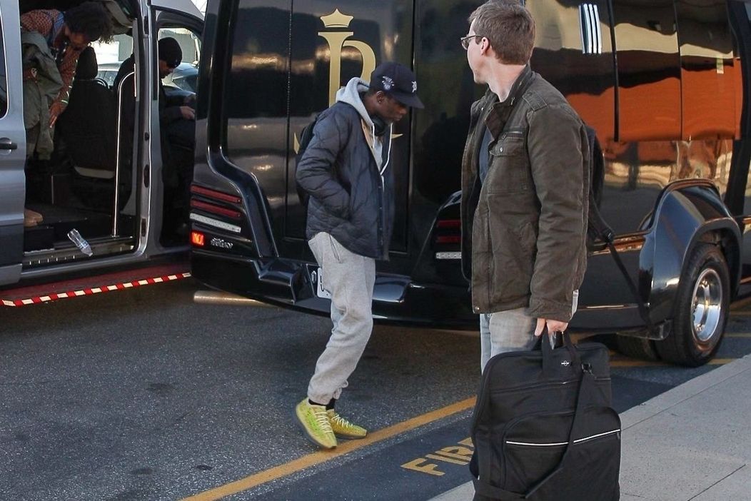 Chris Rock surprins pe stradă, în Boston, înaintea show-ului său de stand-up comedy