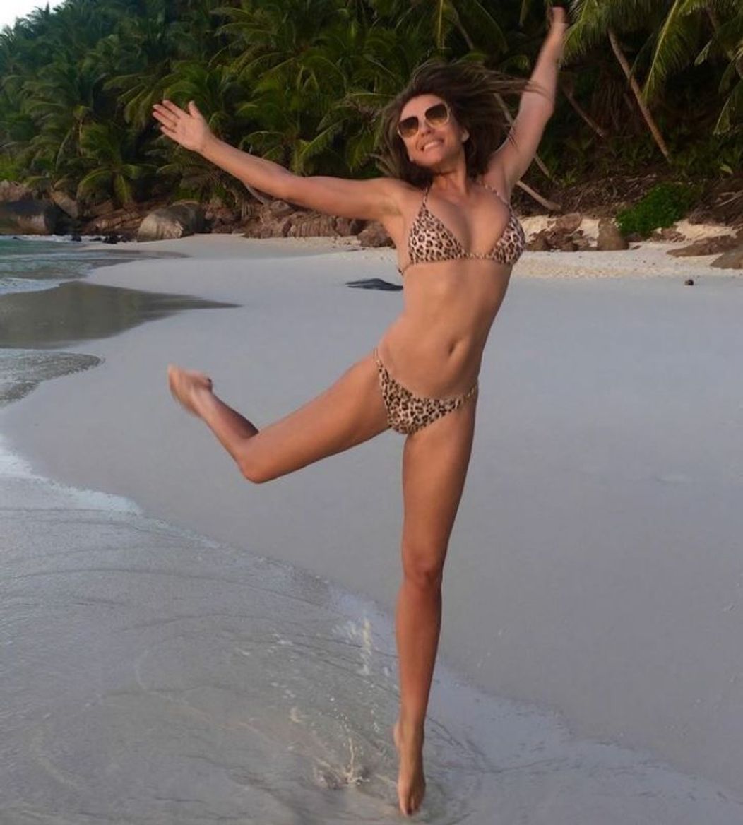 Elizabeth Hurley, nedezlipită de costumele de baie. În mod normal nu aș face-o