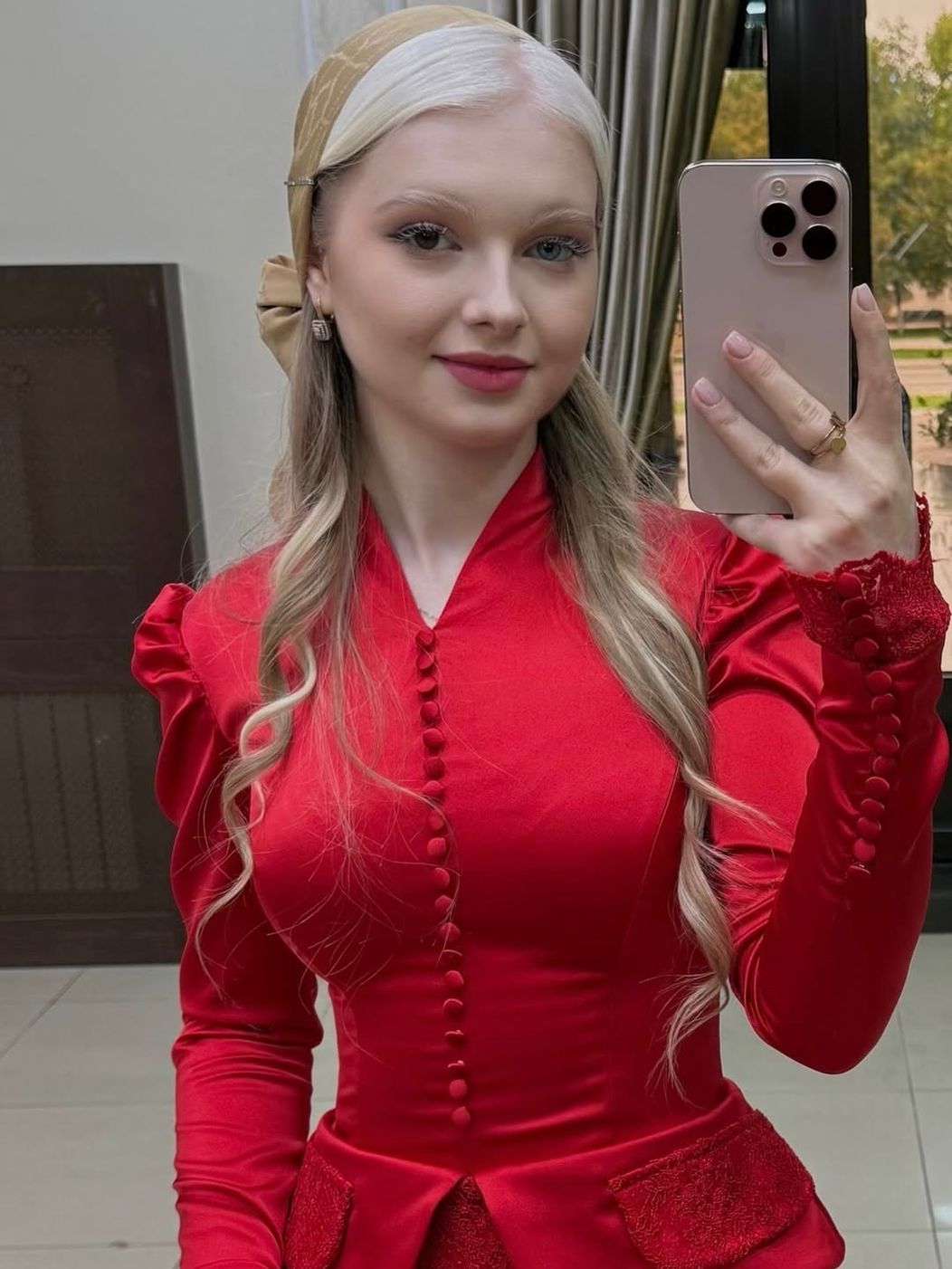 Собирала на свадьбу брата  прекрасную свою ученицу Амину❤️Платье от @amilors_evening 🌹