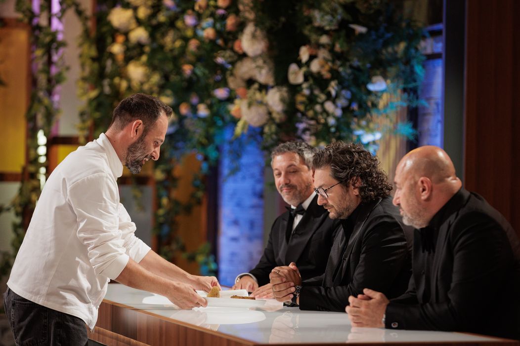 Finala MasterChef România, 16 decembrie 2025. Cei trei chefi taie în carne vie la degustarea felului principal. Finaliștii au mizat pe preparate riscante, dar MasterChefii sunt atenți la fiecare  (9)