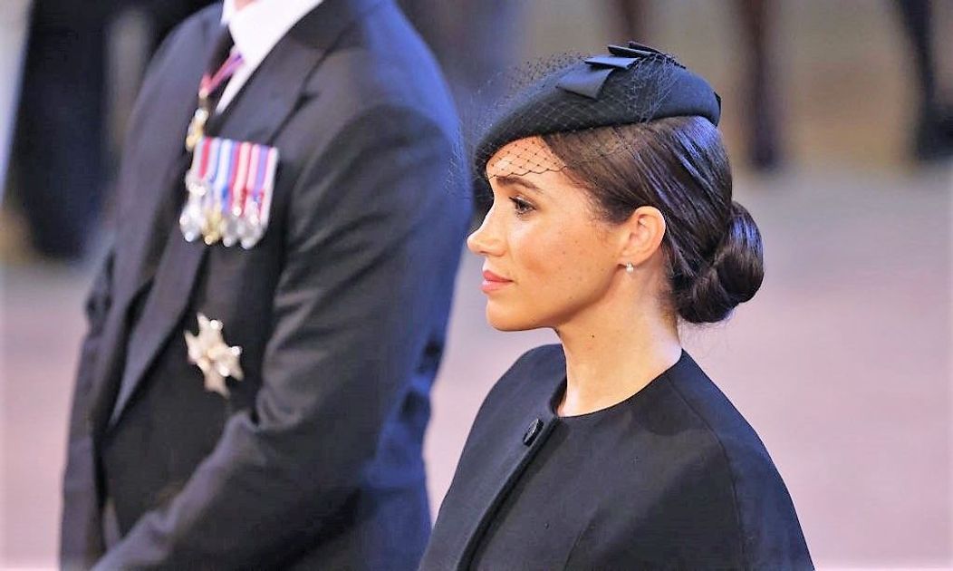Meghan Markle ascultă slujba organizată la priveghiul Reginei Elisabeta a II-a de la Westminster Abbey, miercuri, 14 septembrie 2022
