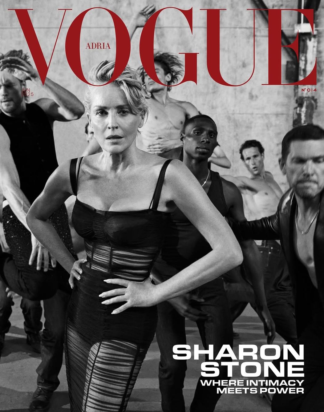 The cover star of our June issue is none other than @sharonstone. She uses her influence to truly change the world (and succeeds in doing so) by focusing on health, a fairer society, and a life of dignity (1)