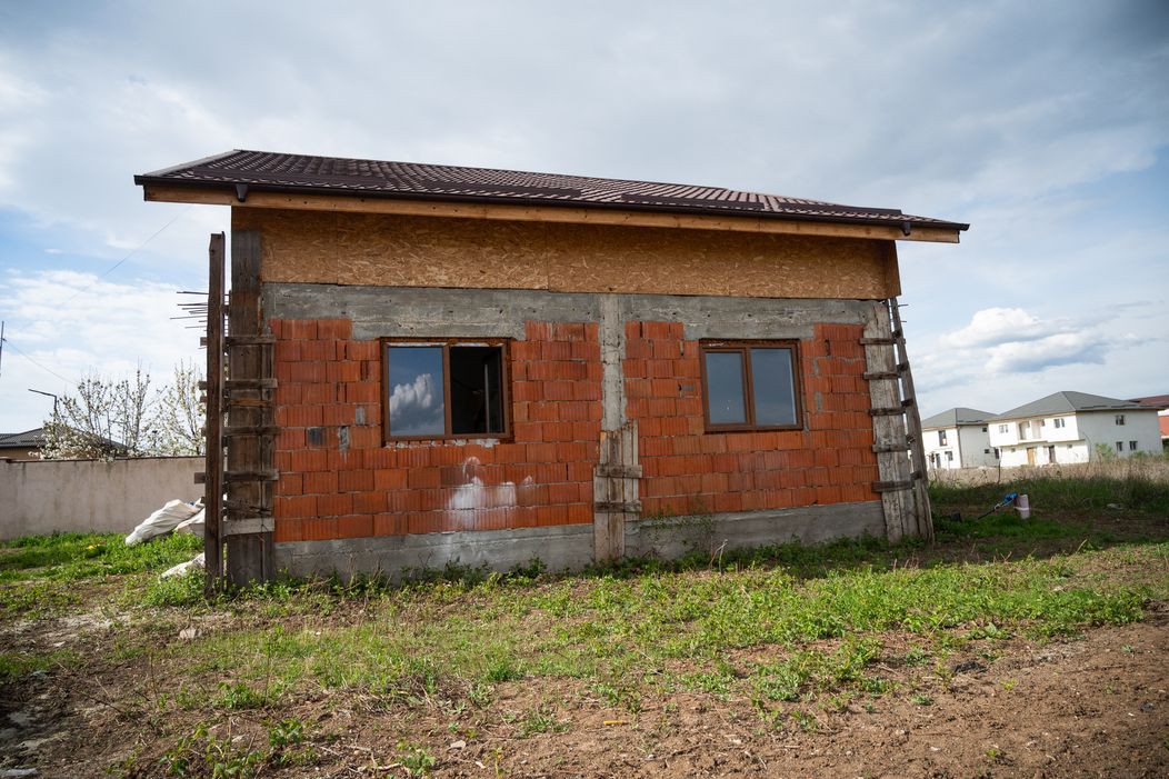 Echipa ajunge la casa începută de Titica, în Bragadiru. Arhitecții sesizează, deja, primele probleme. „Totul a pornit de la o sch (13)
