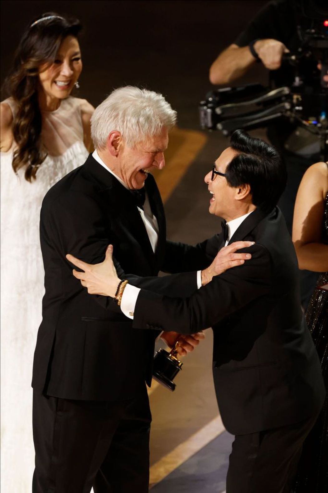 Ke Huy Quan și Harrison Ford la Oscar 2023
