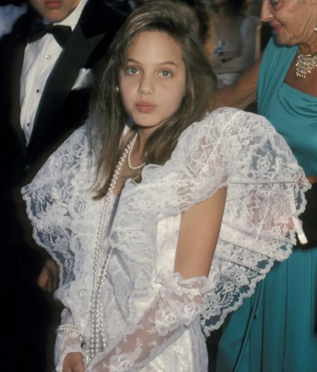 Before acting ever seemed real to her..young Angelina Jolie was fascinated with death, funerals (4)