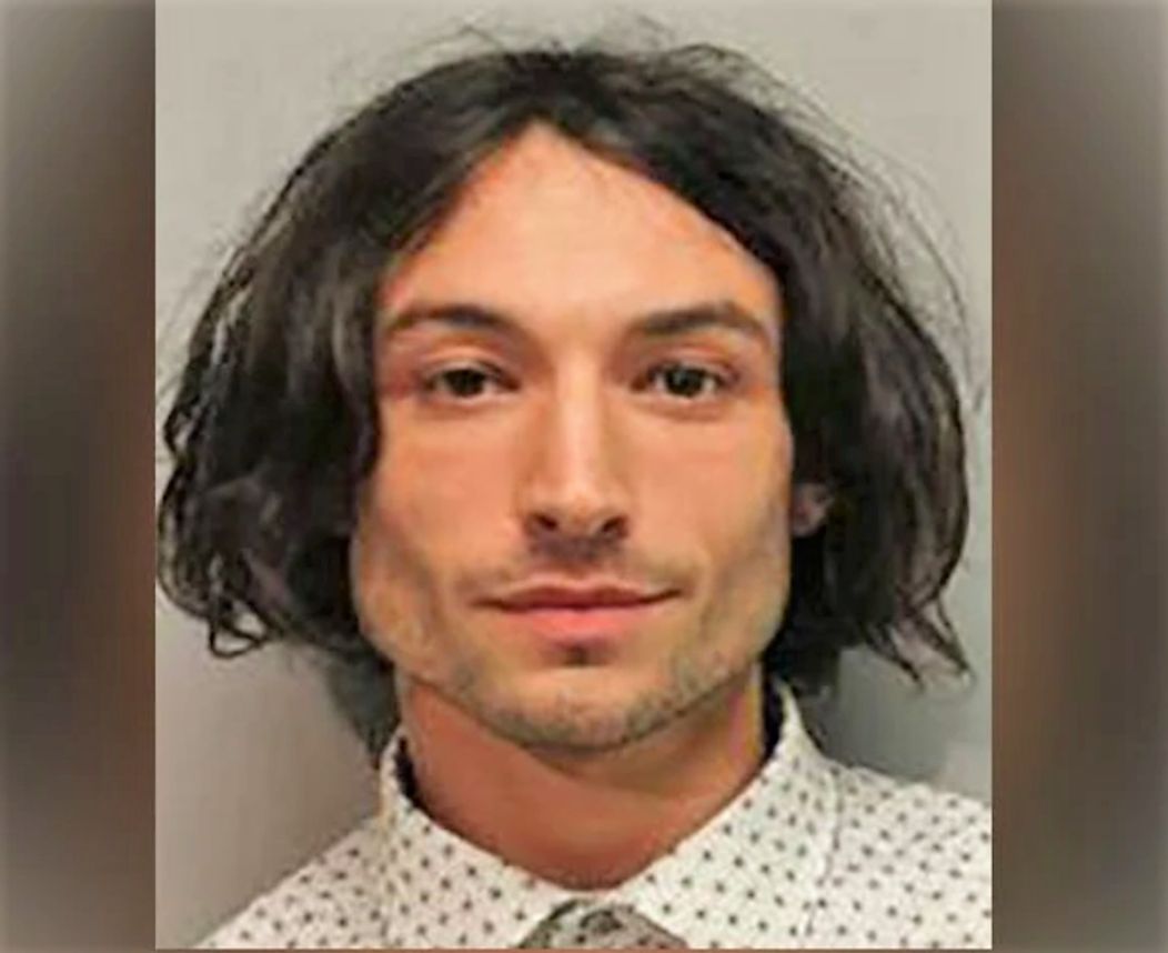 Ezra Miller în fotografie emisă de poliția din Hawaii